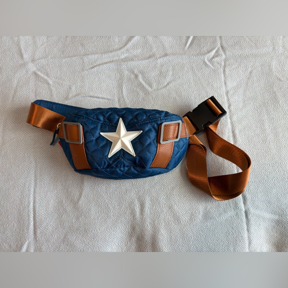 Disney Parks Marvel Captain America hip bag / fanny pack.